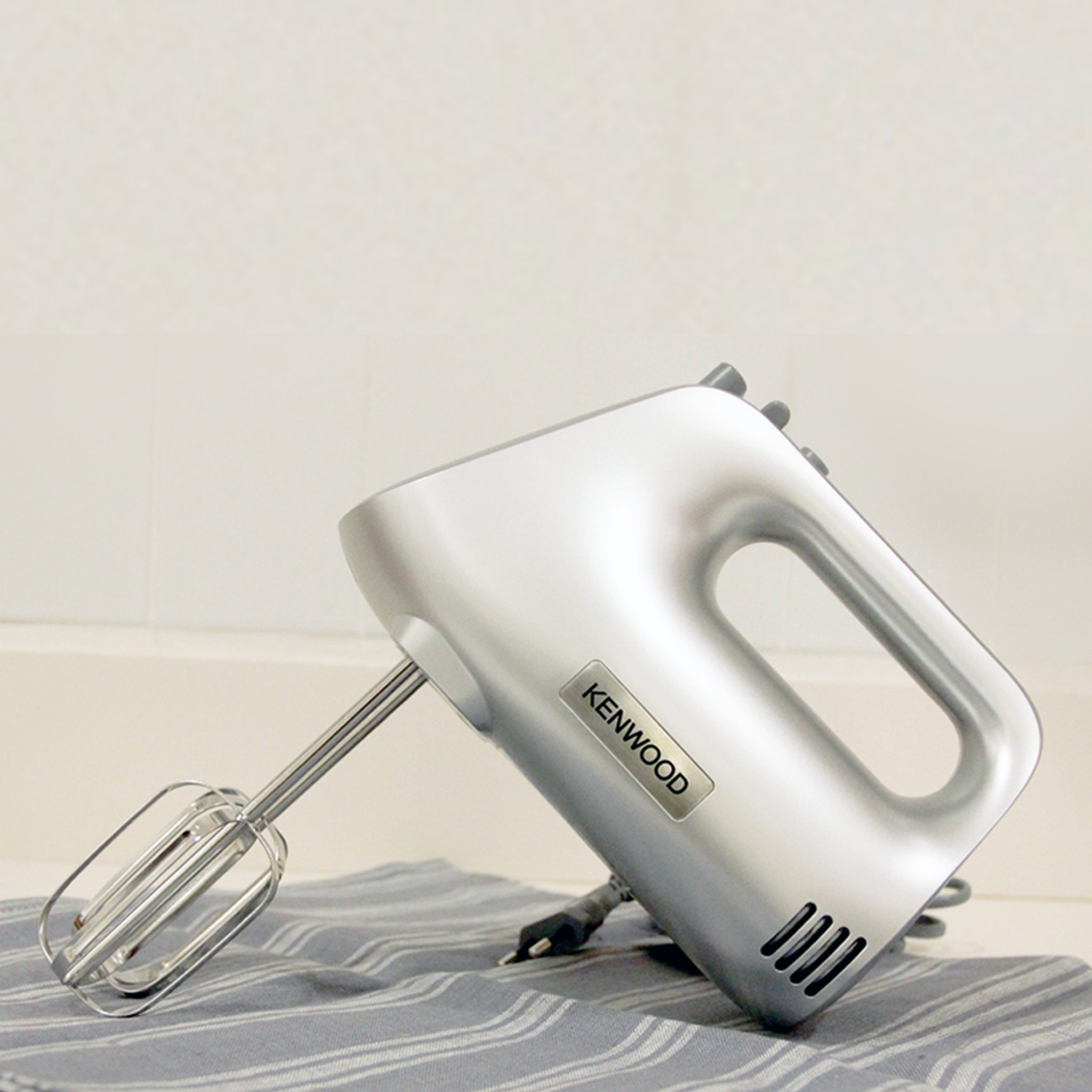 Kenwood Hand Mixer HMP30 Pantry Magic